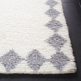 Safavieh Vermont 4'-0" x 6'-0" Rug in Ivory / Grey