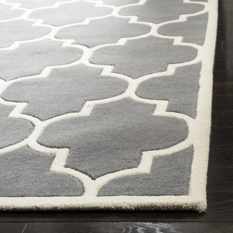 Safavieh Chatham 5'-0" x 8'-0" Rug in Dark Grey / Ivory