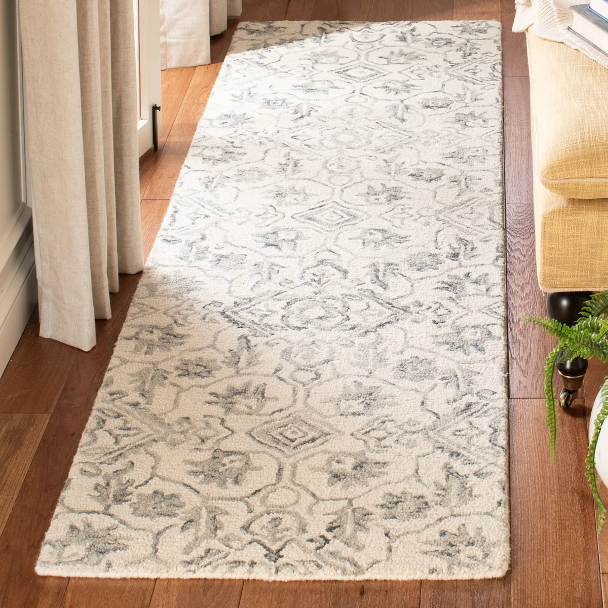 Safavieh Dip Dye 2'-3" x 8'-0" Rug in Grey / Ivory