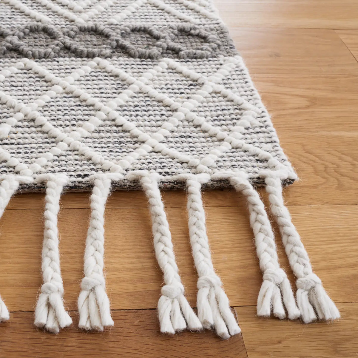 Safavieh Natura 4'-0" x 6'-0" Rug in Ivory / Charcoal