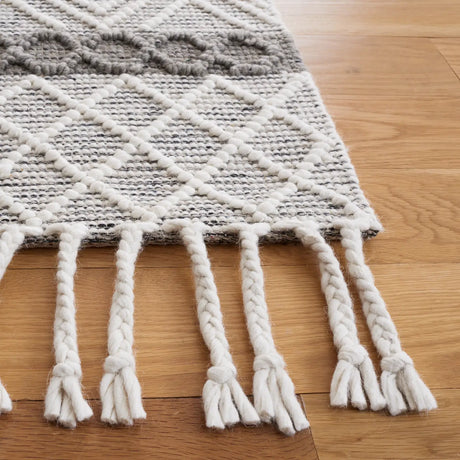 Safavieh Natura 4'-0" x 6'-0" Rug in Ivory / Charcoal