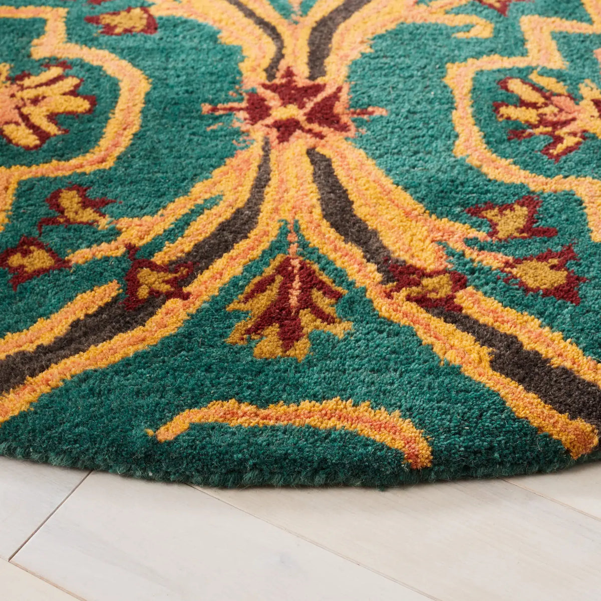 Safavieh Heritage 6'-0" x 6'-0" Rug in Green / Orange