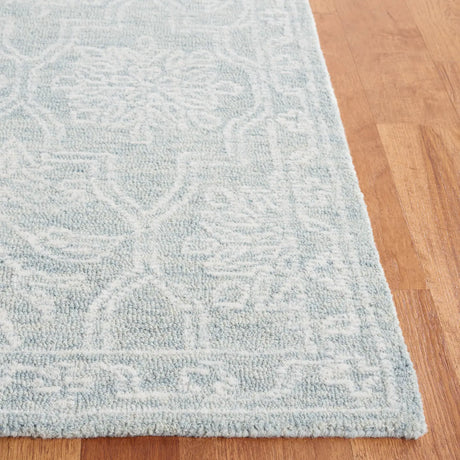 Safavieh Micro-Loop 4'-0" x 6'-0" Rug in Light Grey / Ivory