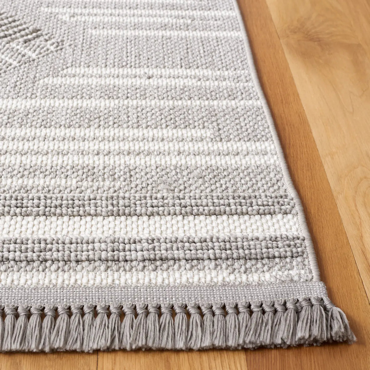 Safavieh Camden 4'-0" x 6'-0" Rug in Grey / Ivory
