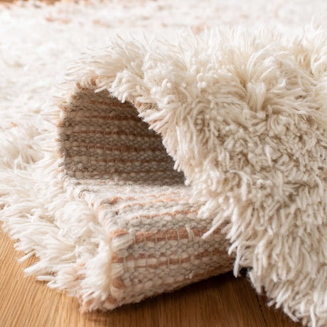 Safavieh Casablanca 4'-0" x 6'-0" Rug in Rust / Ivory