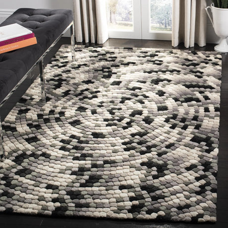 Safavieh Soho 3'-6" x 5'-6" Rug in Ivory / Grey