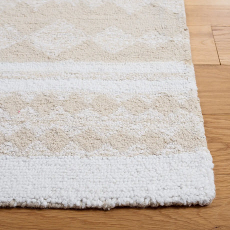Safavieh Capri 4'-0" x 6'-0" Rug in Ivory / Beige