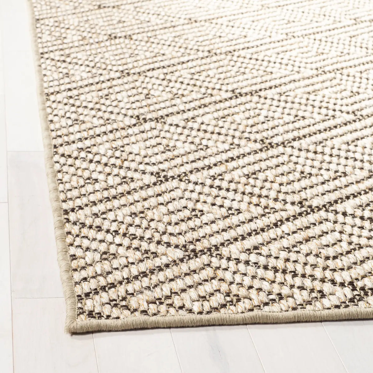 Safavieh Palm Beach 5'-0" x 8'-0" Rug in Beige / Brown