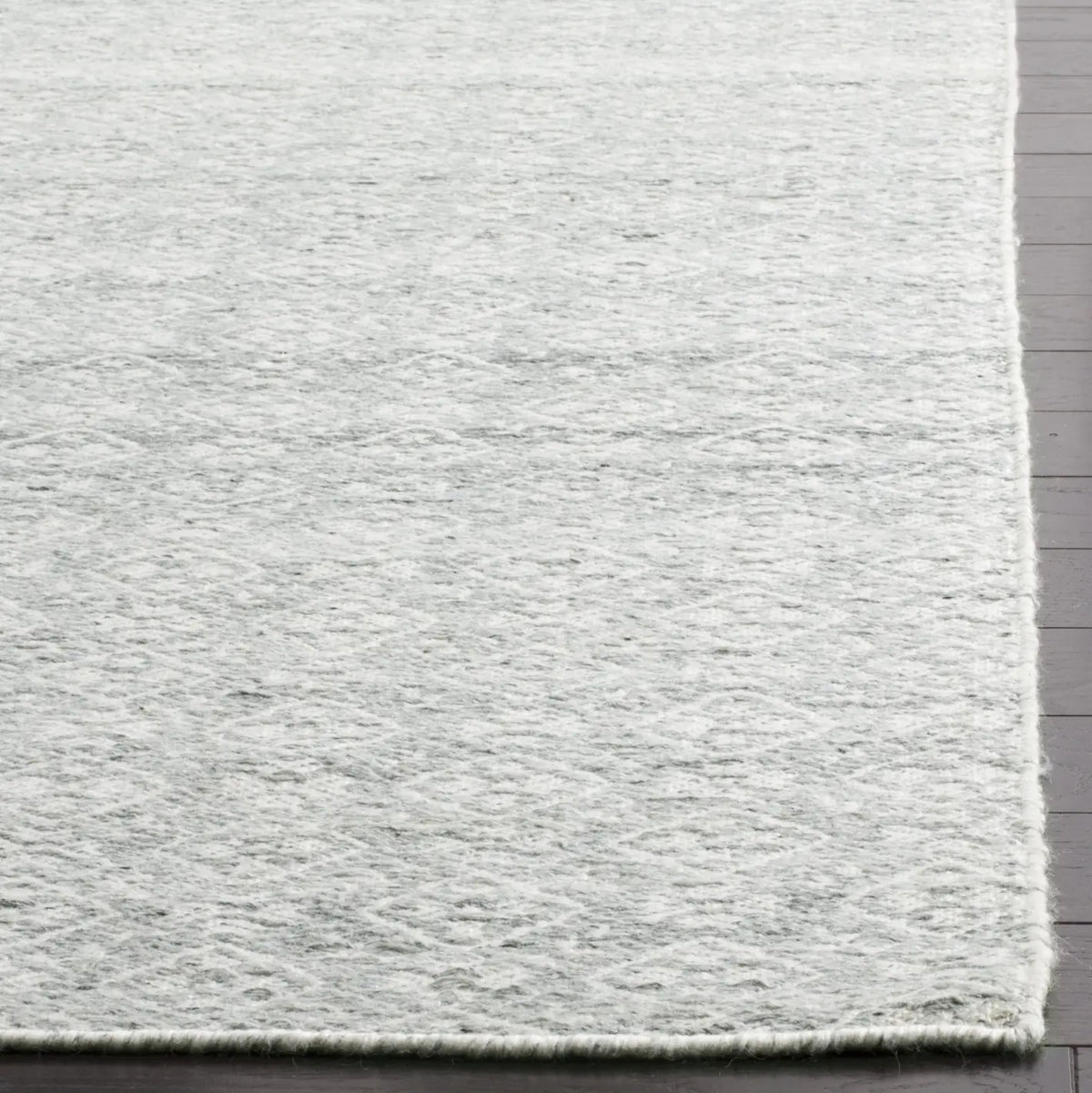 Safavieh Kilim 5'-0" x 8'-0" Rug in Ivory / Silver