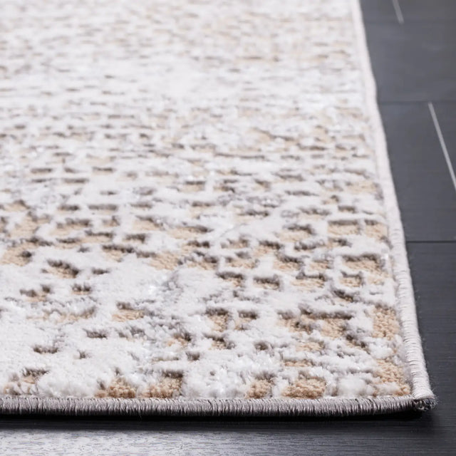 Safavieh Amelia 4'-5" x 6'-5" Rug in Beige / Grey