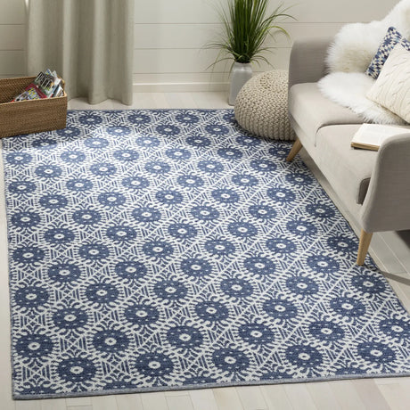 Safavieh Montauk 5'-0" x 8'-0" Rug in Navy / Ivory