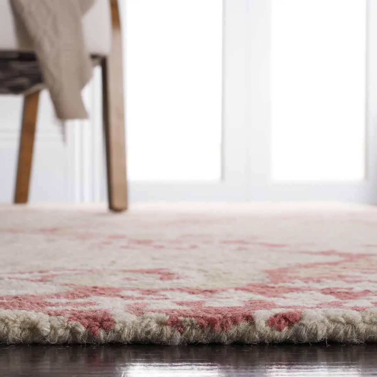 Safavieh Micro-Loop 5'-0" x 8'-0" Rug in Pink / Beige