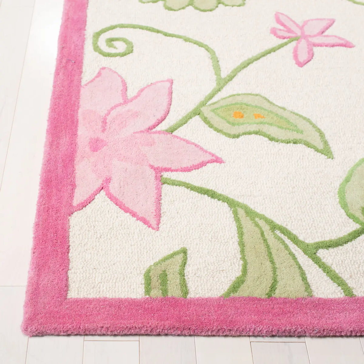 Safavieh Safavieh Kids 6'-0" x 9'-0" Rug in Ivory / Pink