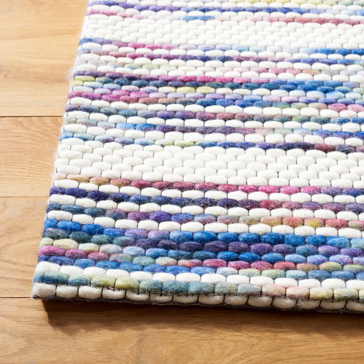 Safavieh Marbella 6'-0" x 9'-0" Rug in Ivory / Blue