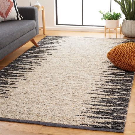 Safavieh Natural Fiber 4'-0" x 6'-0" Rug in Bleach / Black