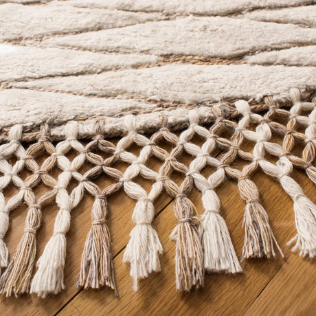 Safavieh Casablanca 7'-0" x 7'-0" Rug in Ivory / Brown