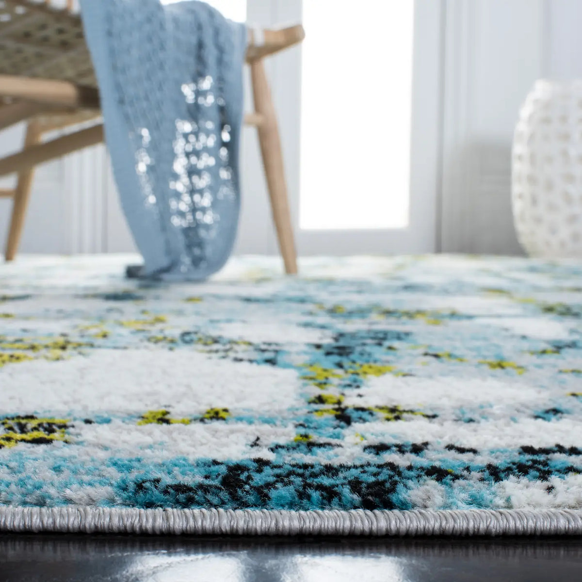 Safavieh Skyler 4'-0" x 6'-0" Rug in Teal / Green