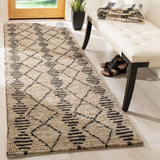 Safavieh Bohemian 2'-6" x 8'-0" Rug in Beige / Black