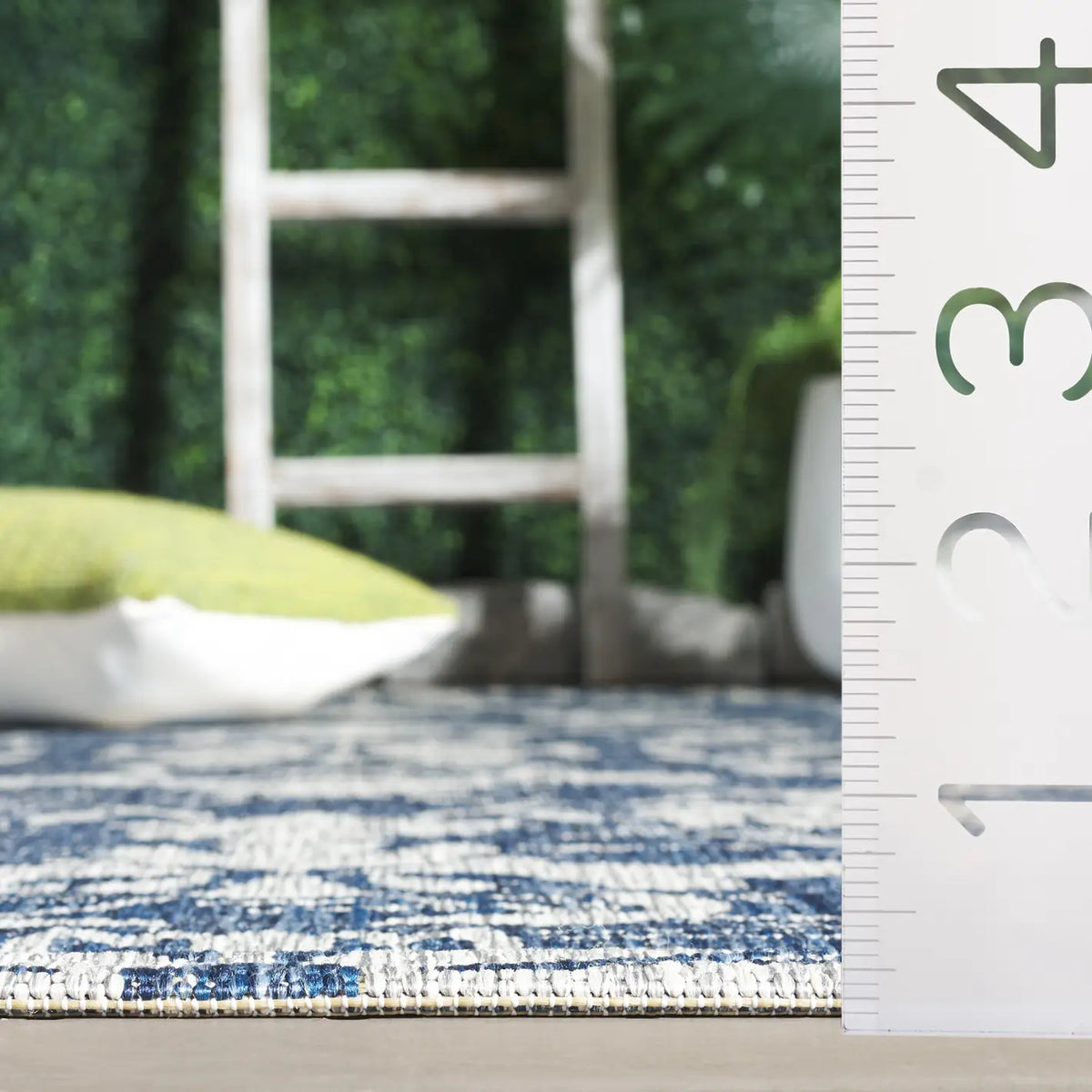 Safavieh Courtyard 4'-0" x 5'-7" Rug in Navy / Grey
