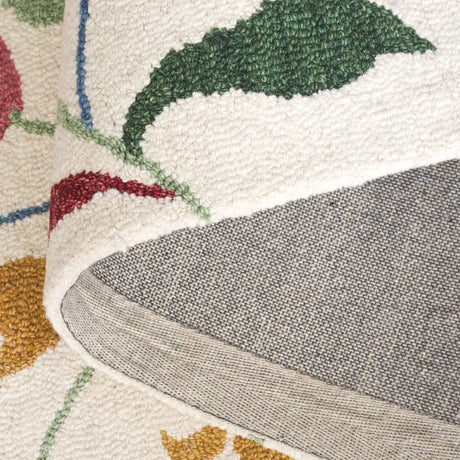 Safavieh Blossom 4'-0" x 6'-0" Rug in Ivory / Red