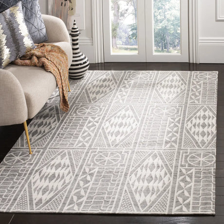 Safavieh Marbella 4'-0" x 6'-0" Rug in Grey / Ivory