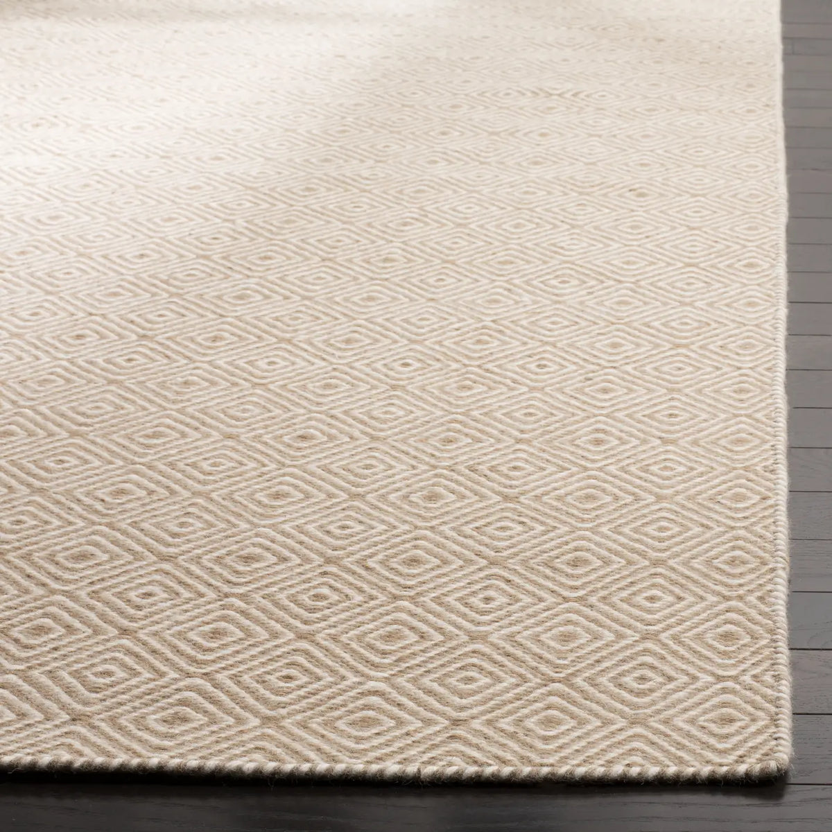 Safavieh Oasis 6'-0" x 9'-0" Rug in Brown / Ivory