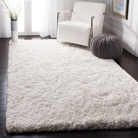 Safavieh Atlantic Shag 4'-0" x 6'-0" Rug in Ivory