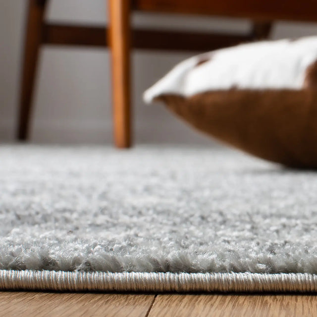 Safavieh Madison 700 4'-0" x 6'-0" Rug in Silver / Ivory