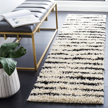 Safavieh Venus Shag 600 2'-2" x 8'-0" Rug in Ivory / Black