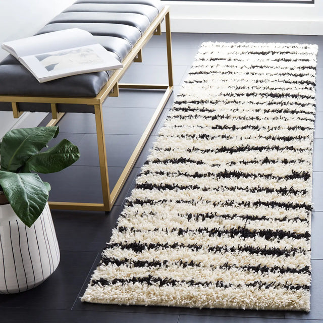Safavieh Venus Shag 600 2'-2" x 8'-0" Rug in Ivory / Black