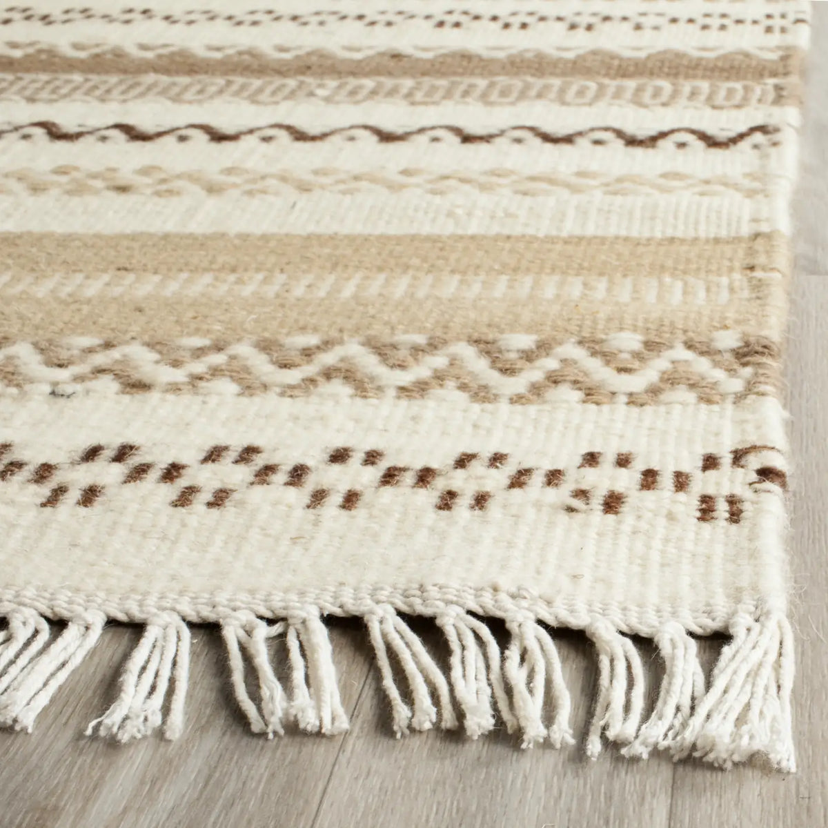 Safavieh Kilim 5'-0" x 8'-0" Rug in Beige