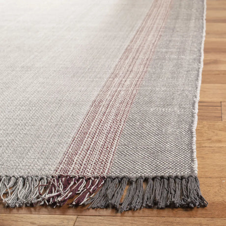 Safavieh Montauk 5'-0" x 8'-0" Rug in Wine / Grey