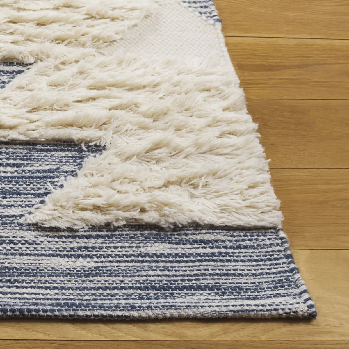 Safavieh Kenya 6'-0" x 9'-0" Rug in Navy / Ivory