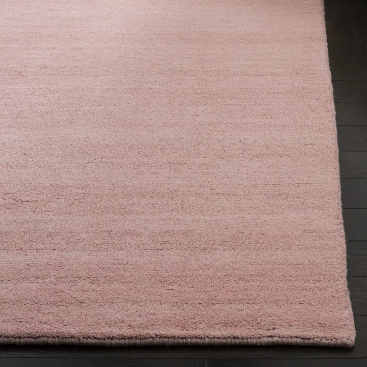 Safavieh Himalaya 4'-0" x 6'-0" Rug in Light Pink