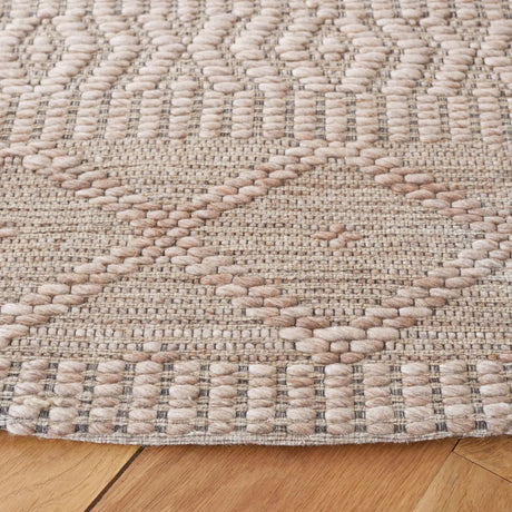 Safavieh Marbella 6'-0" x 6'-0" Rug in Natural / Beige
