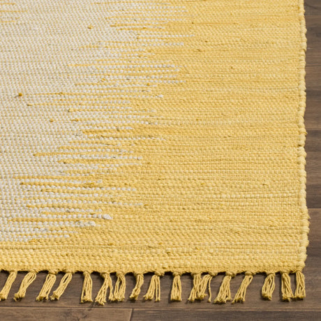 Safavieh Montauk 4'-0" x 6'-0" Rug in Gold