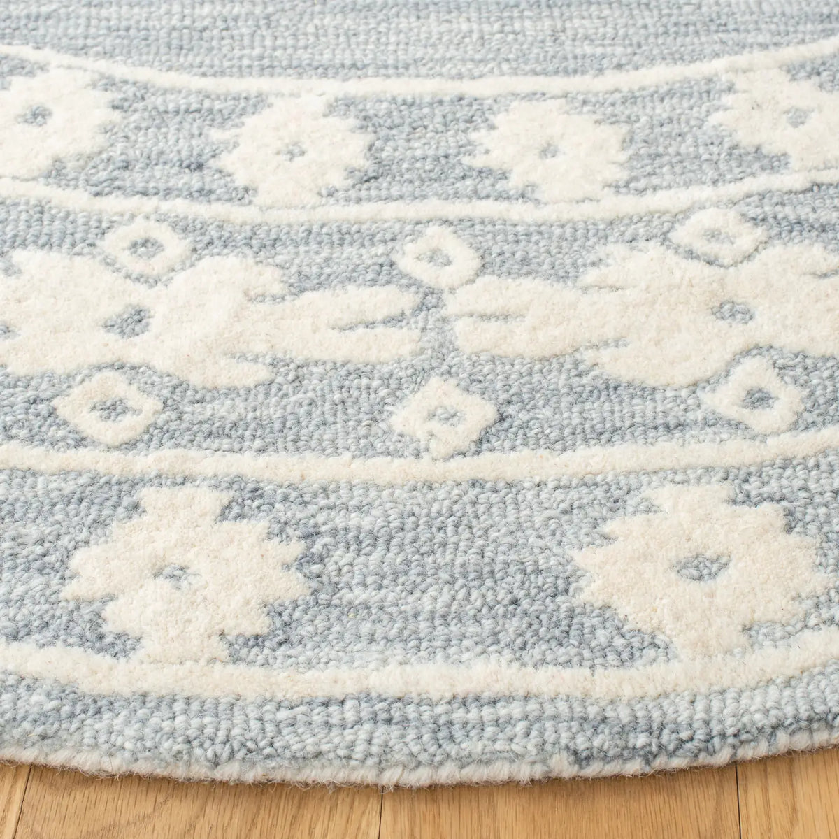 Safavieh Aspen 7'-0" x 7'-0" Rug in Light Grey / Ivory