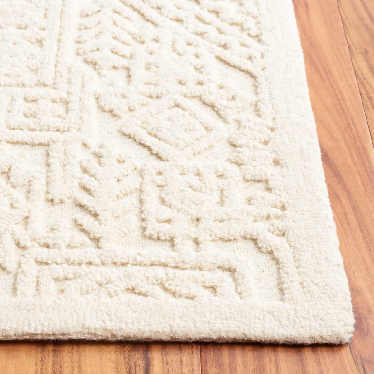 Safavieh Textural 4'-0" x 6'-0" Rug in Ivory