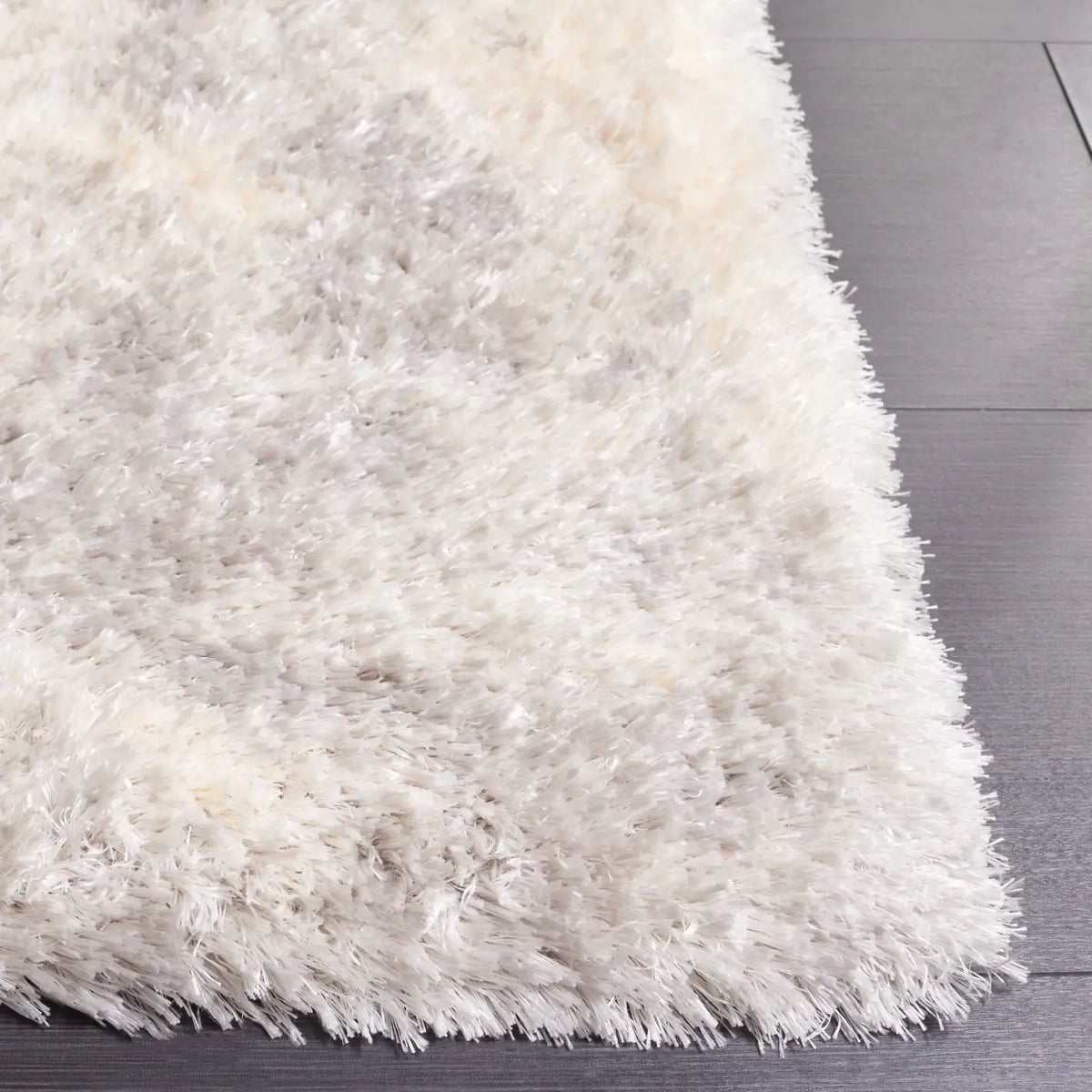Safavieh Cloud Shag 4'-0" x 6'-0" Rug in Ivory / Grey