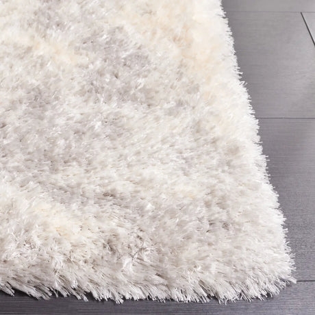 Safavieh Cloud Shag 4'-0" x 6'-0" Rug in Ivory / Grey