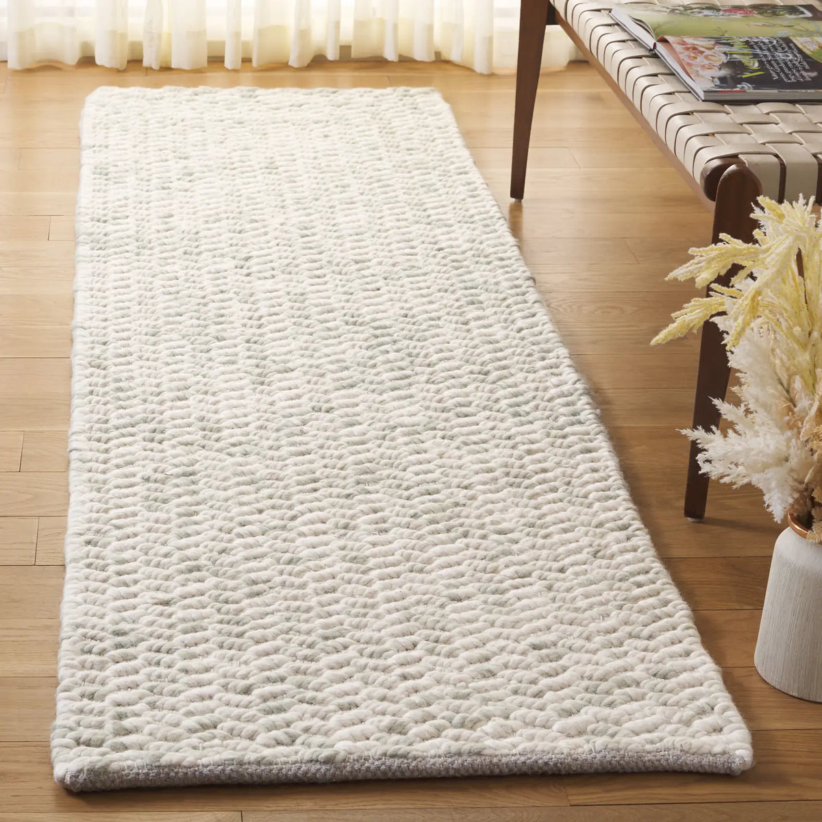 Safavieh Natura 2'-3" x 8'-0" Rug in Green / Ivory
