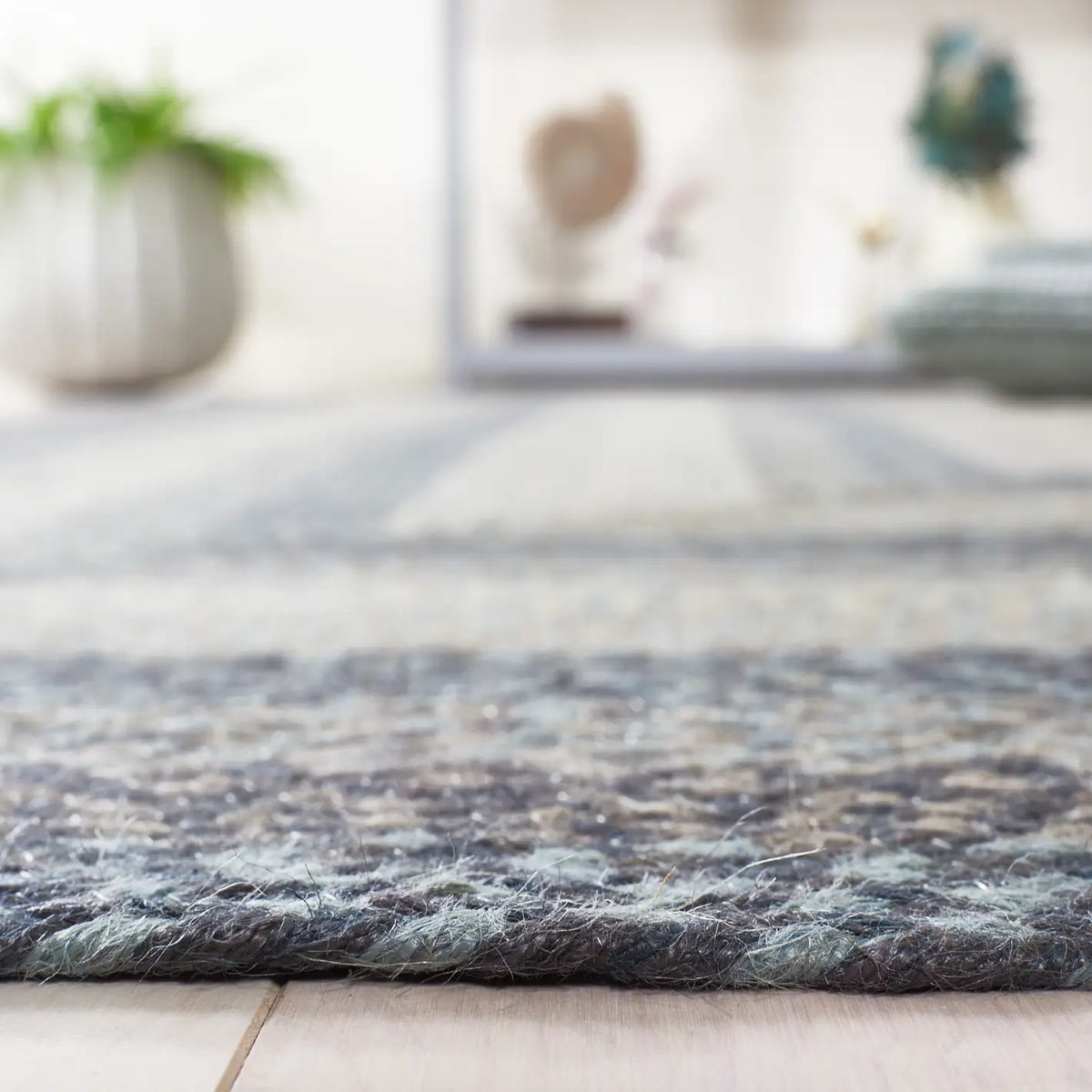 Safavieh Braided 4'-0" x 6'-0" Rug in Grey / Blue