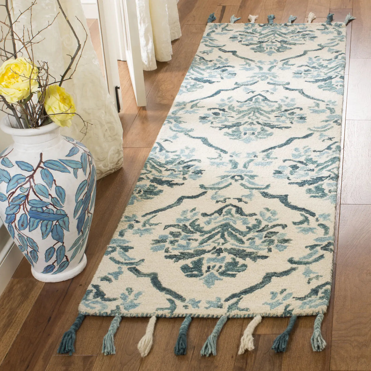 Safavieh Suzani 2'-3" x 8'-0" Rug in Ivory / Turquoise