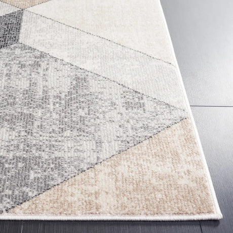 Safavieh Phoenix 500 4'-5" x 6'-5" Rug in Light Grey / Beige Charcoal