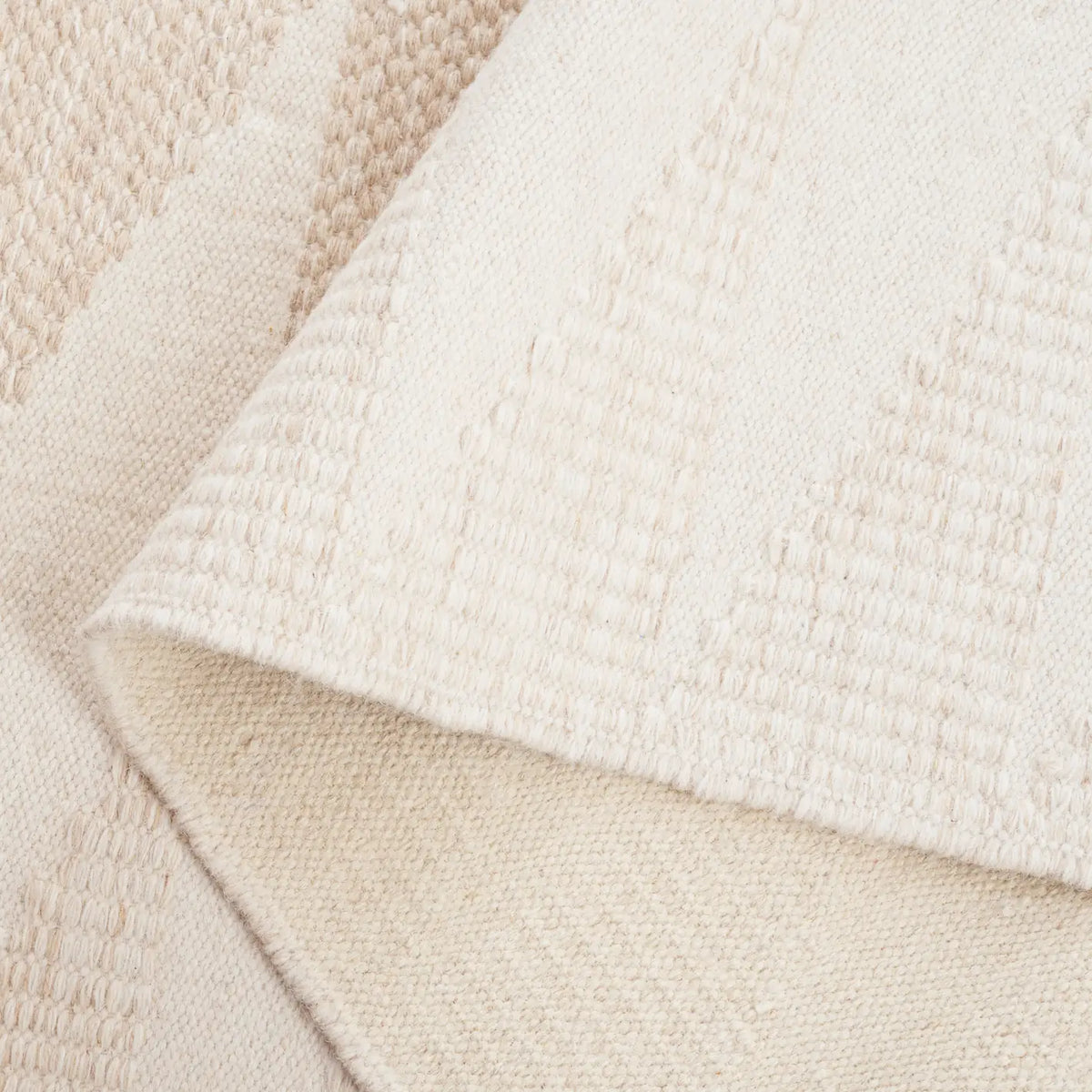 Safavieh Kilim 4'-0" x 6'-0" Rug in Taupe / Ivory