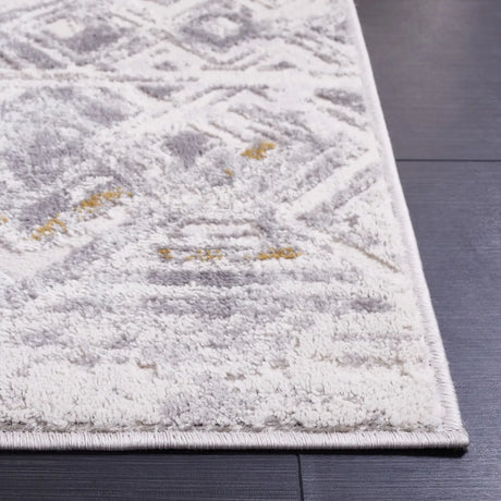 Safavieh Palma 4'-0" x 6'-0" Rug in Beige / Light Grey