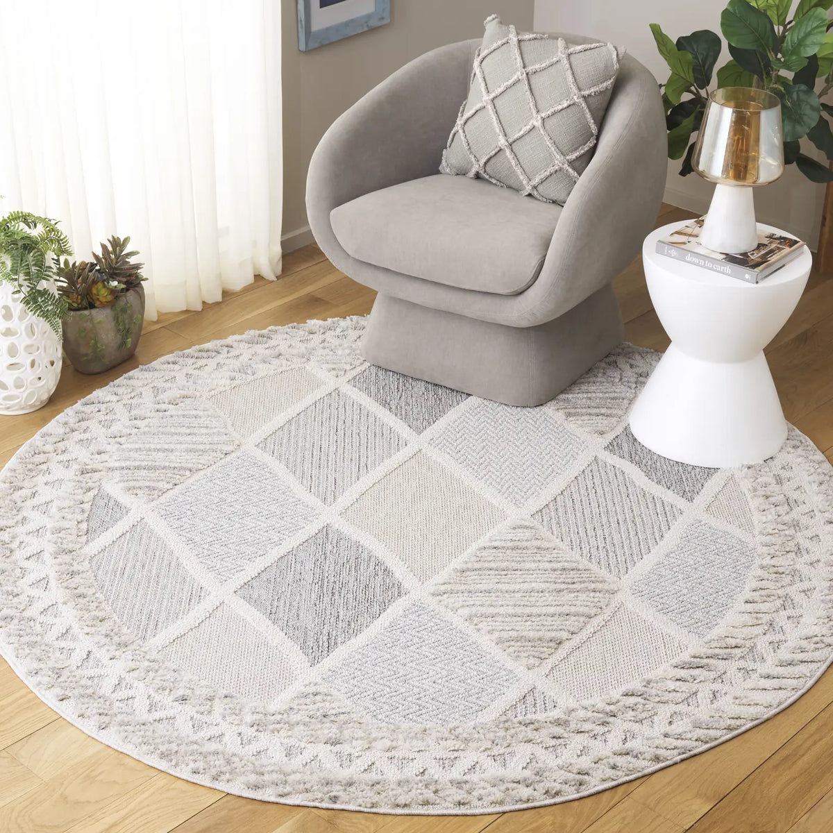 Safavieh Chloe 6'-7" x 6'-7" Rug in Ivory / Grey