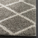 Safavieh New York Shag 5'-1" x 7'-6" Rug in Grey / Ivory