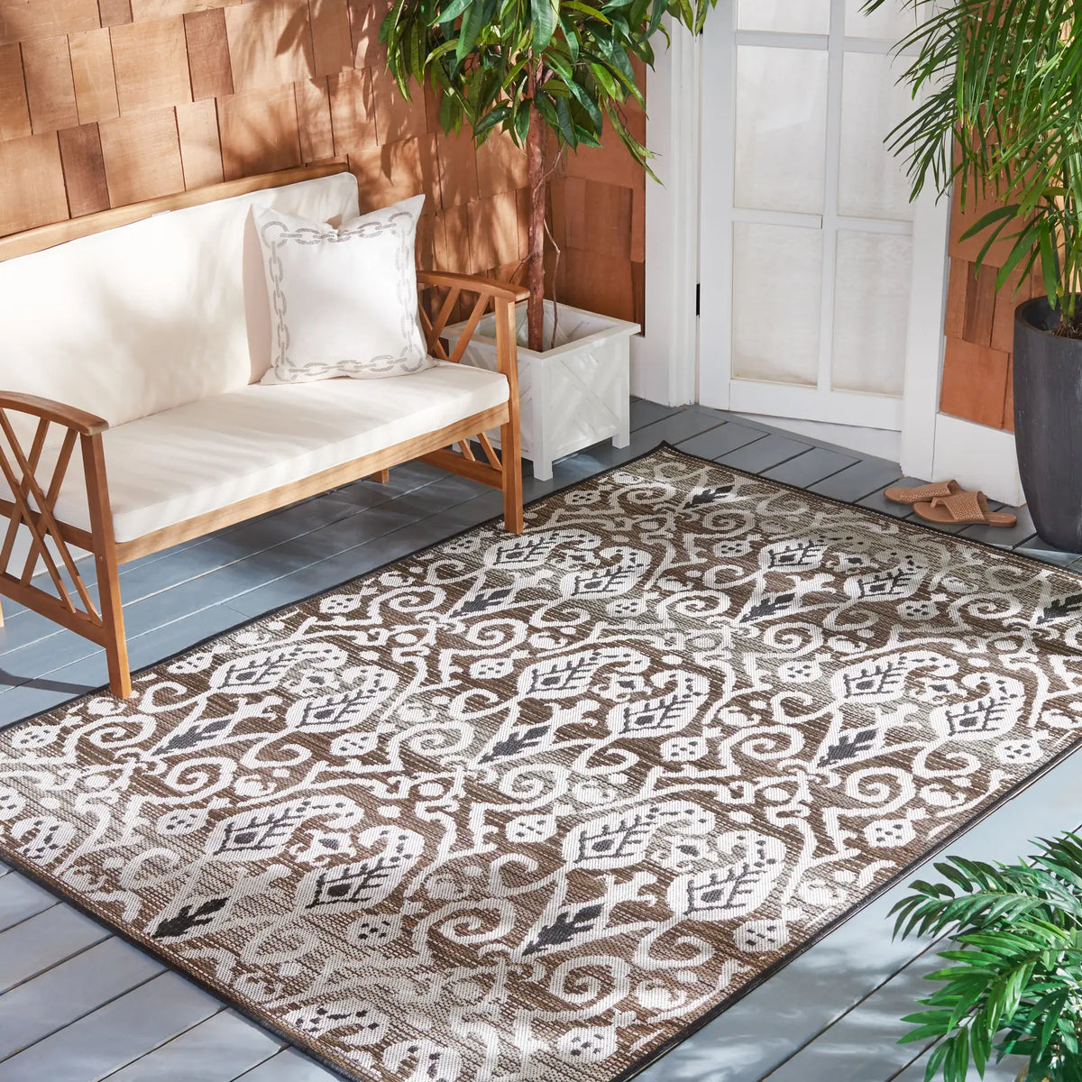Safavieh Havana 4'-5" x 6'-5" Rug in Light Brown / Ivory