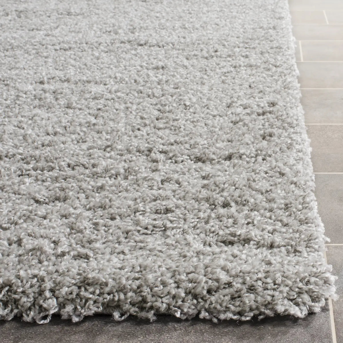 Safavieh Sgl-Laguna Shag 6'-7" x 9'-6" Rug in Silver